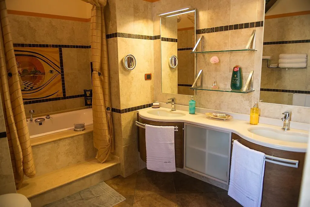 Luxury Home Bosa Apartment 0*,